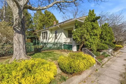 27 Essex St, Cranston, RI 02910