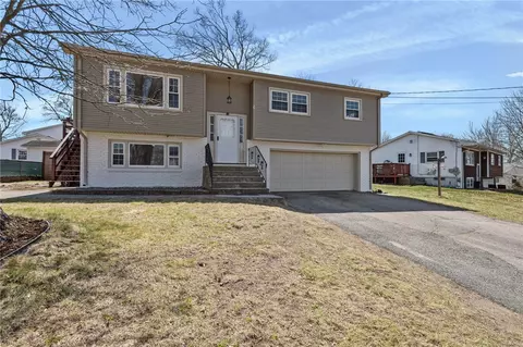 92 Star Ave, Woonsocket, RI 02895