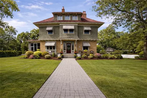 144 Woodland Rd, Woonsocket, RI 02895