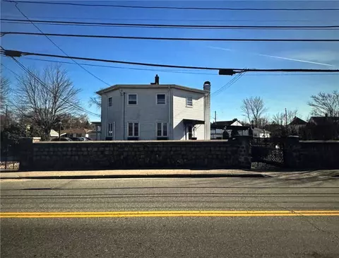 80 Phenix Ave, Cranston, RI 02920