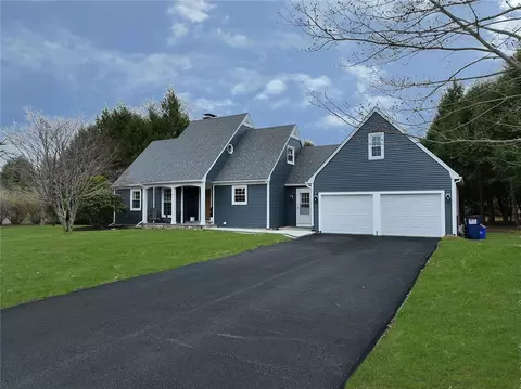 17 Keith Dr, Hope Valley, RI 02832
