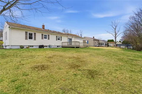 Exterior - 31 Flora Ave, Woonsocket, RI 02895 photo 6 of 11
