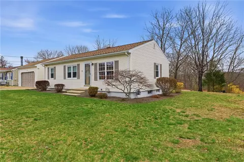 Exterior - 31 Flora Ave, Woonsocket, RI 02895 photo 5 of 11