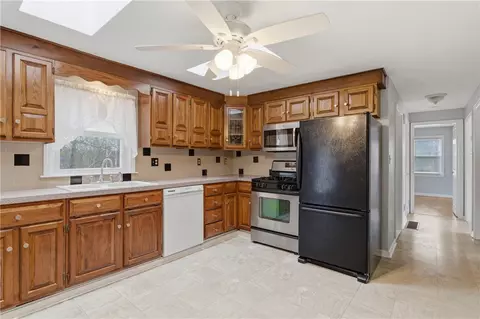 Entry Way - 31 Flora Ave, Woonsocket, RI 02895 photo 1 of 4