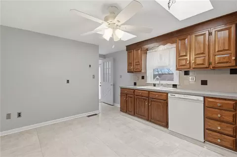Entry Way - 31 Flora Ave, Woonsocket, RI 02895 photo 2 of 4