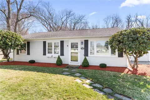 56 Star St, Warwick, RI 02888