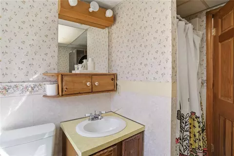 Bath - 25 Daniel Dr, Coventry, RI 02816 photo 2 of 2