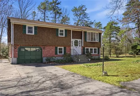 Exterior - 25 Daniel Dr, Coventry, RI 02816 photo 4 of 8
