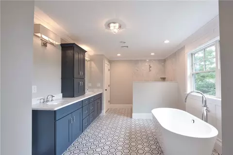 Bath - 02 Whitehead Rd, Coventry, RI 02816 photo 1 of 1