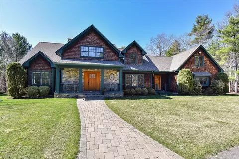 165 Lenihan Ln, East Greenwich, RI 02818