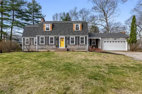 21 Old Chimney Rd, Barrington, RI 02806