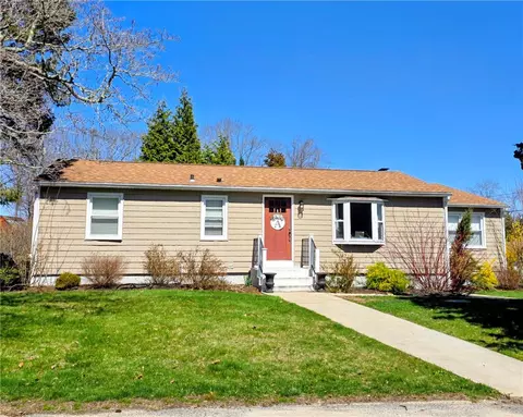 50 Glenham Rd, Cranston, RI 02921