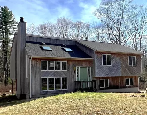 402 Weaver Hill Rd, West Greenwich, RI 02817