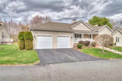 3 Dairy Farm Dr, West Warwick, RI 02893