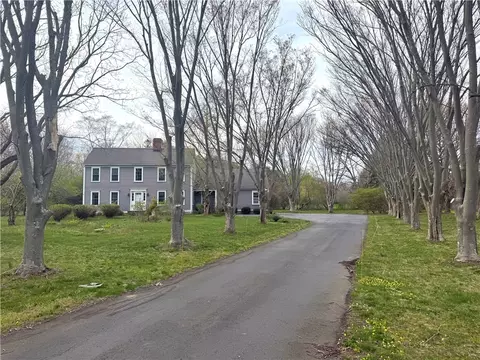 14 Sandy Point Ave, Portsmouth, RI 02871