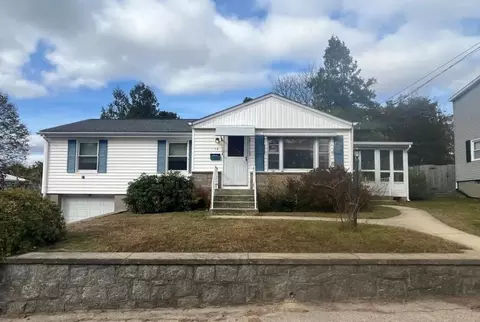 14 Vincenzo Dr, West Warwick, RI 02893
