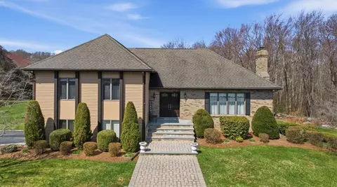 6 Christopher Dr, Johnston, RI 02919