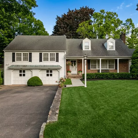 10 Cedar Crest Dr, Westerly, RI 02891