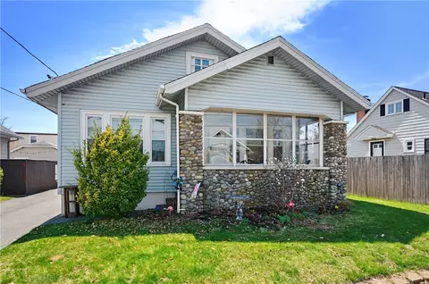 525 Willett Ave, Riverside, RI 02915