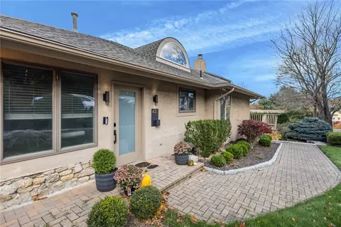 43 Highland Ave, Warwick, RI 02886