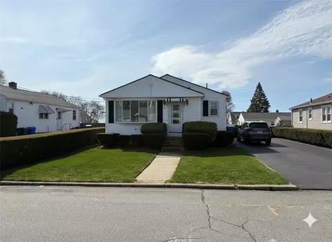 11 Coes St, North Providence, RI 02904