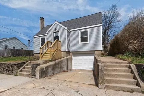 2 Sprague Ave, Riverside, RI 02915
