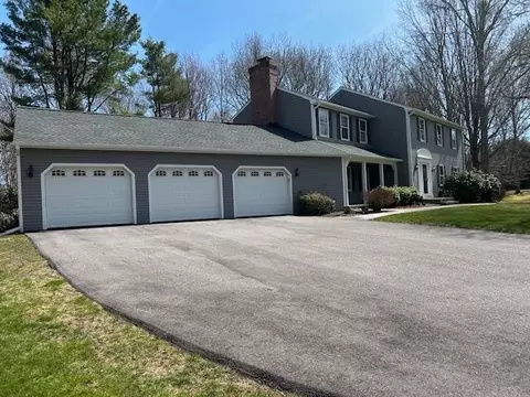 111 Mourning Dove Dr, Saunderstown, RI 02874