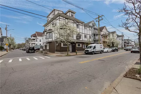 129 Academy Ave, Providence, RI 02908