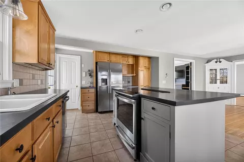 Kitchen - 8 Pasadena Ave, Westerly, RI 02891 photo 5 of 5