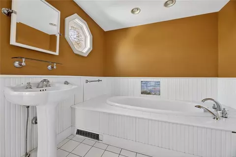 Bath - 8 Pasadena Ave, Westerly, RI 02891 photo 2 of 5