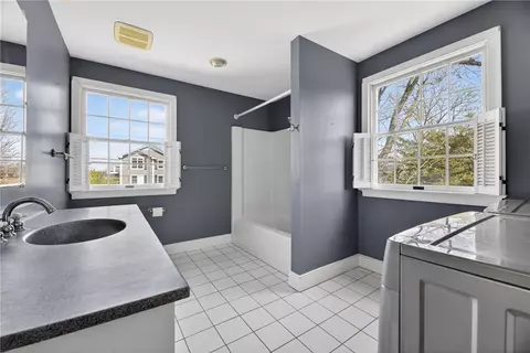 Bath - 8 Pasadena Ave, Westerly, RI 02891 photo 4 of 5
