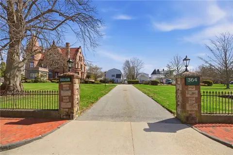 364 Bellevue Ave #A6, Newport, RI 02840