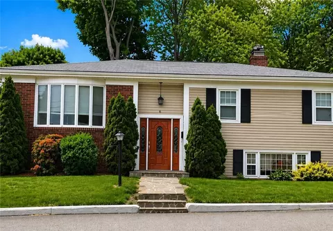 6 Longmeadow Dr, North Providence, RI 02904