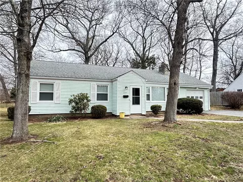 135 S Pierce Rd, East Greenwich, RI 02818