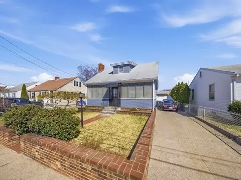 113 Woodside Ave, Pawtucket, RI 02861