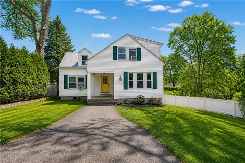 84 Phillip Ave, Cumberland, RI 02864