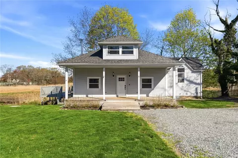 11 Heights Ave, Warwick, RI 02889