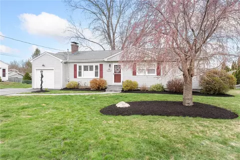 15 Green St, Cumberland, RI 02864