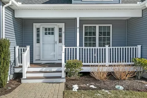 Exterior - 16 Bailey Brook Ct, Middletown, RI 02842 photo 2 of 5