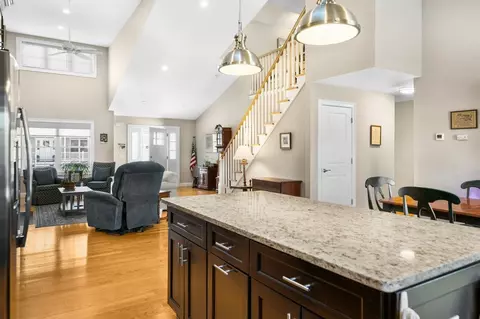 Entry Way - 16 Bailey Brook Ct, Middletown, RI 02842 photo 6 of 10