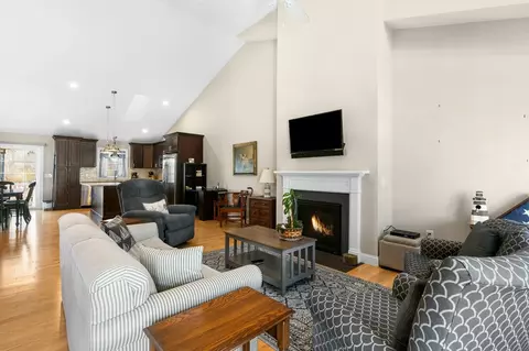 Living - 16 Bailey Brook Ct, Middletown, RI 02842 photo 1 of 5