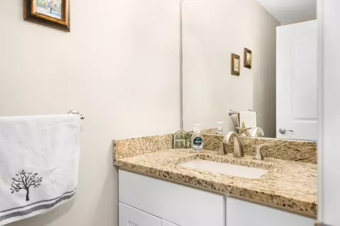 Bath - 16 Bailey Brook Ct, Middletown, RI 02842 photo 1 of 5
