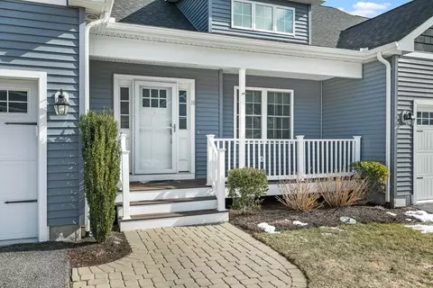 16 Bailey Brook Ct, Middletown, RI 02842
