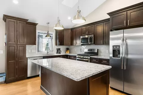 Kitchen - 16 Bailey Brook Ct, Middletown, RI 02842 photo 2 of 4