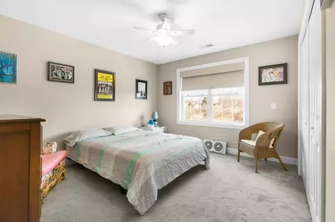 Bedroom - 16 Bailey Brook Ct, Middletown, RI 02842 photo 10 of 12