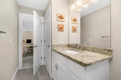 Bath - 16 Bailey Brook Ct, Middletown, RI 02842 photo 5 of 5