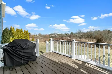 Exterior - 16 Bailey Brook Ct, Middletown, RI 02842 photo 4 of 5