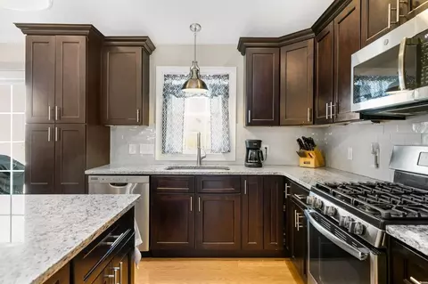 Kitchen - 16 Bailey Brook Ct, Middletown, RI 02842 photo 4 of 4