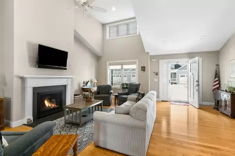 Living - 16 Bailey Brook Ct, Middletown, RI 02842 photo 3 of 5