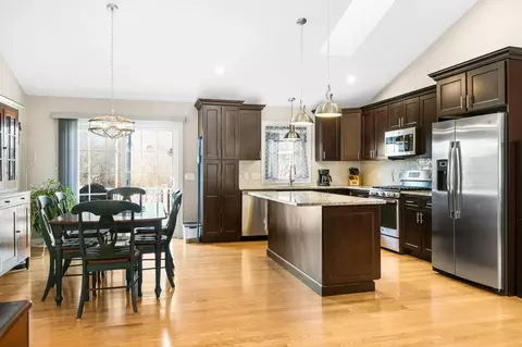 Kitchen - 16 Bailey Brook Ct, Middletown, RI 02842 photo 1 of 4